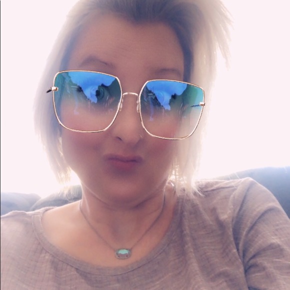 Meet your Posher, Jennifer - Picture 8 of 12